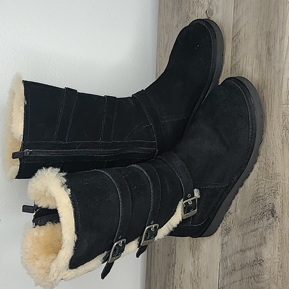UGG Shoes - 💥CLOSET LIQUIDATION💥UGG Zip Tall Boots